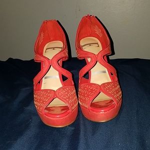 Elle Salmón platforms heels